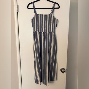 NWT Old Navy Navy and Cream Textured Dress